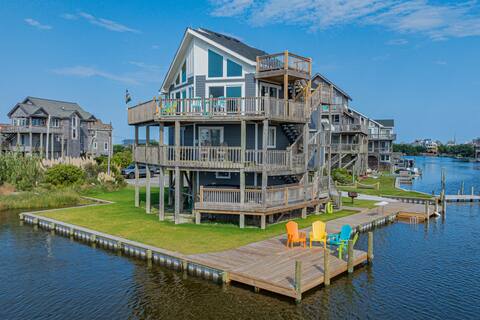 High Wind Lookout- Sound/Canal Front with Hot tub!