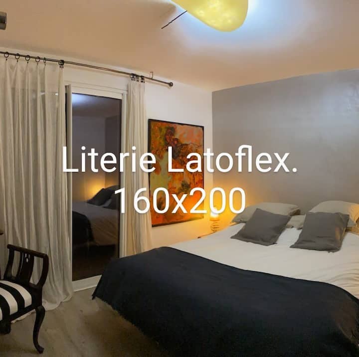 完全暗いお部屋です。