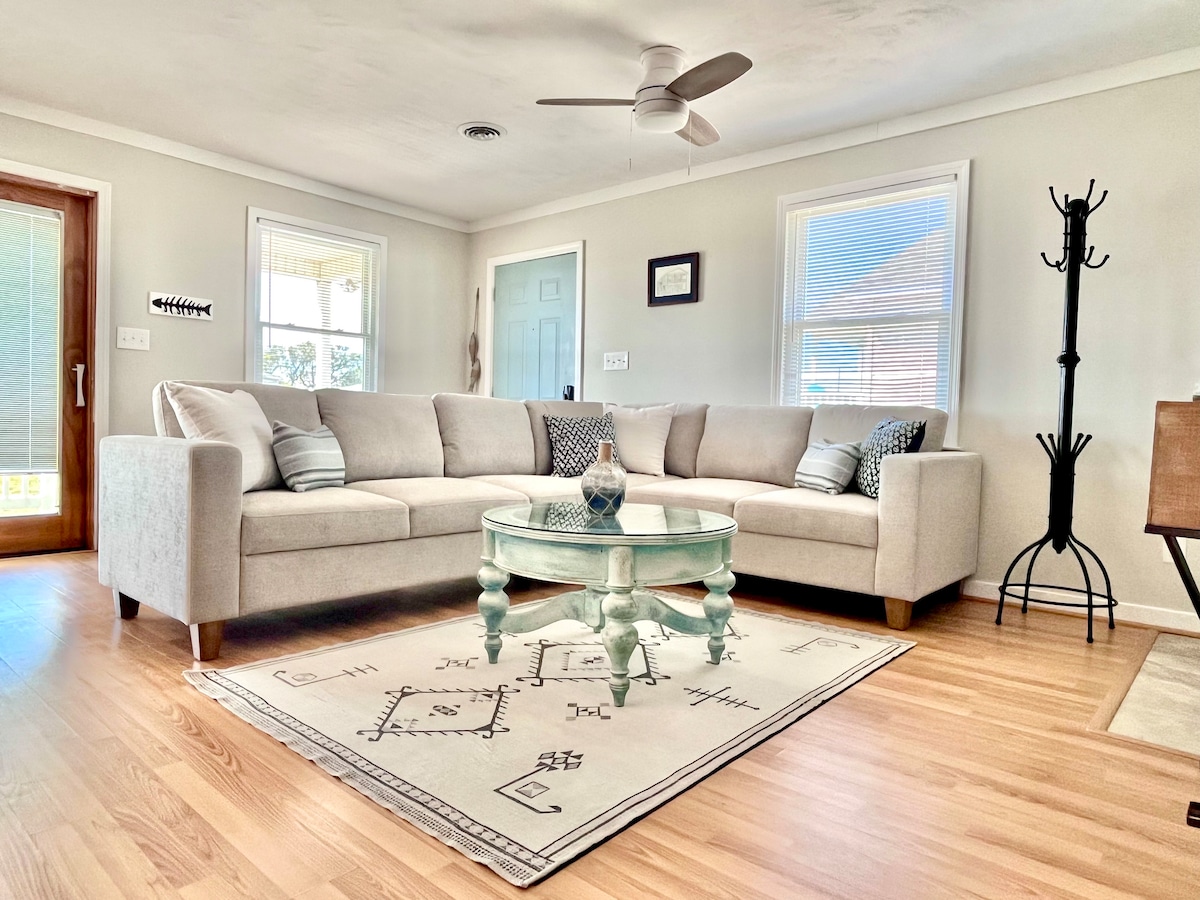 Oceanside 4BR/3bath, Pet Friendly, Linens Provided