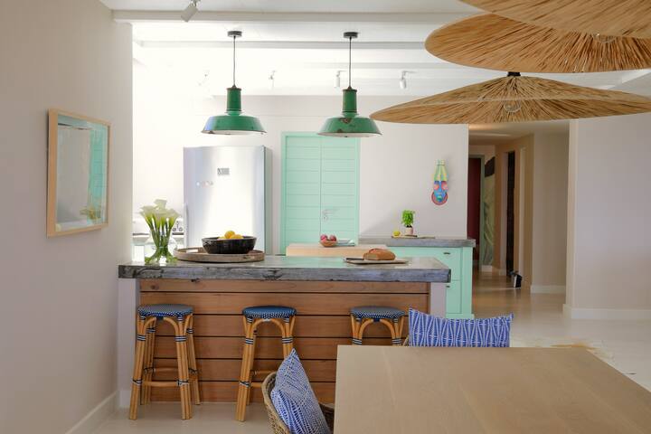 “The Palm” Unique Beach Retreat gallery image 5