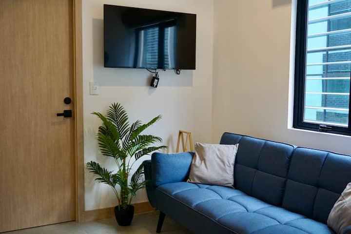 Modern Z10 Apt | Views, Pool & Full Kitchen - Guatemala