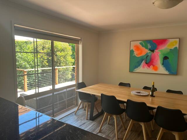 Valley House – home in the best location! gallery image 5