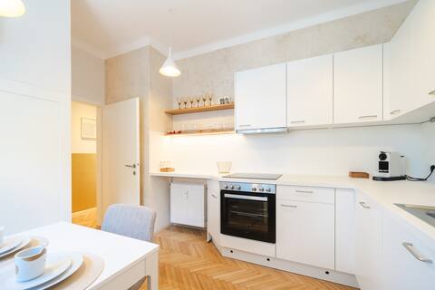 Top Airbnb: Golden flat, garden terrace, 20m to UNI+parking in Geidorf