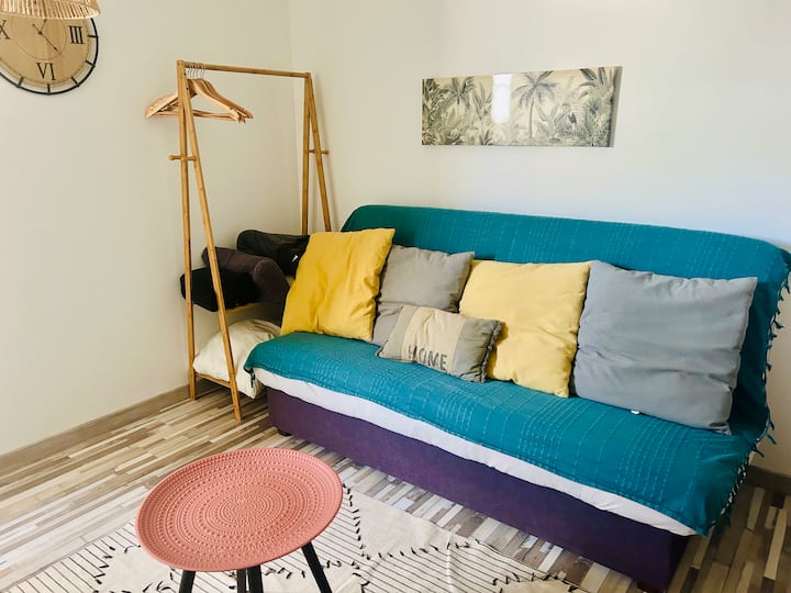 TV soba i spavaća soba 3, sofa