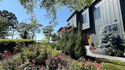 Luxe Modern Chesapeake Waterfront Oasis - 5 Star
