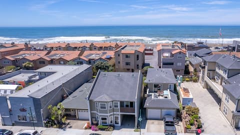 1 block away from beach, hot tub, 3 bed 3 bath