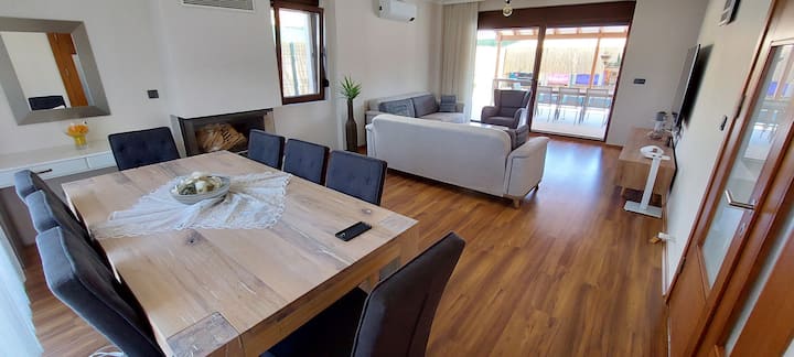 Conservative Luxury Villa With Detached Pool - Foça