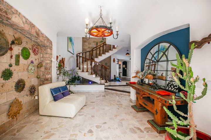 Luxury Oasis: Designer Villa With Pool And Garden - Puerto Vallarta