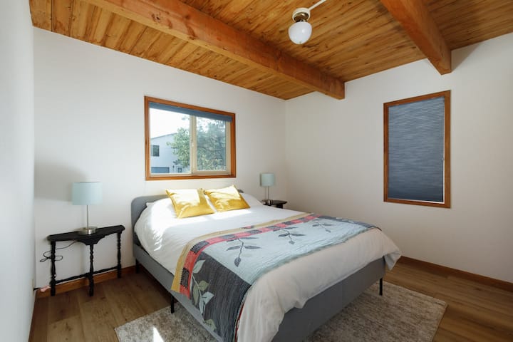 Chambre au rez-de-chaussée avec lit Queen Size
