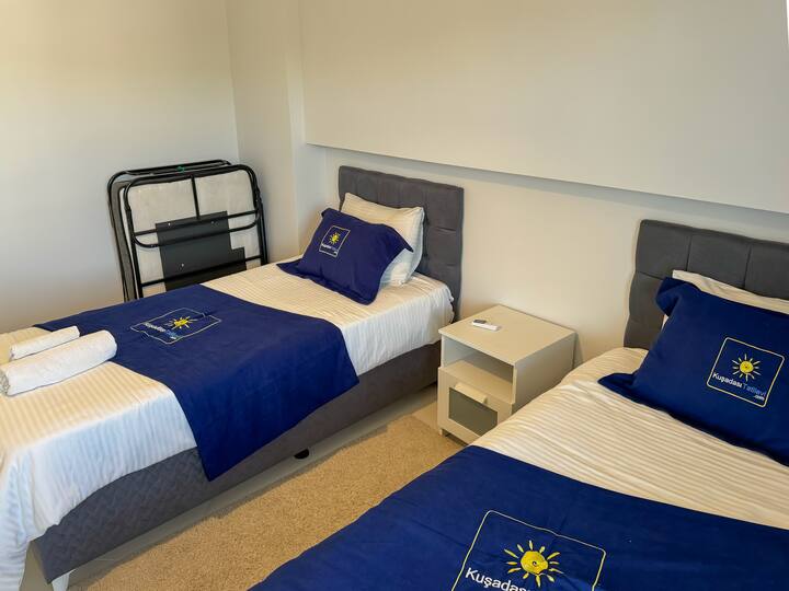 เพลิดเพลินกับการพักผ่อนของคุณด้วยความสะดวกสบายและความเป็นส่วนตัวในห้องพักเตียงเดี่ยวสองห้อง