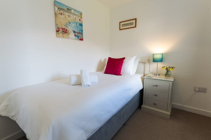 Dhomë gjumi komode teke 