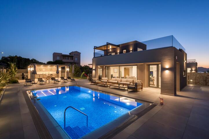 Awe-Inspiring Seafront Villa|Spa, Heated Pool&Gym gallery image 2