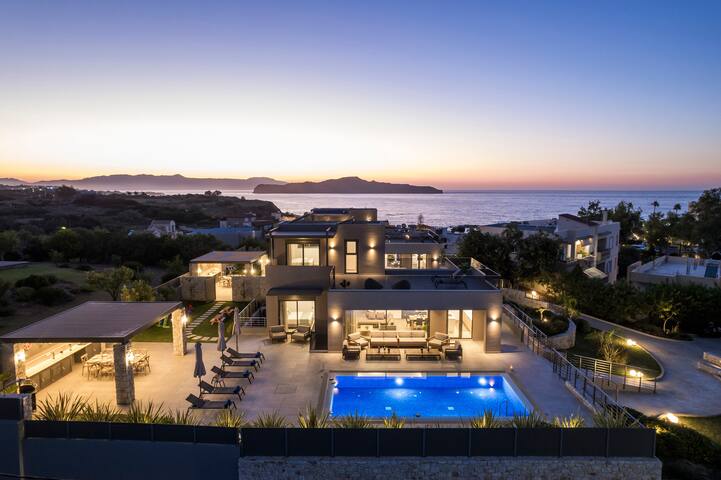 Awe-Inspiring Seafront Villa|Spa, Heated Pool&Gym gallery image 3