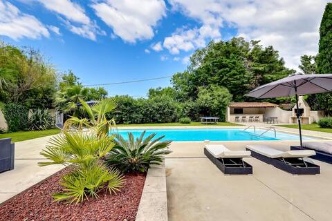 Beautiful Camargue Farmhouse with Pool