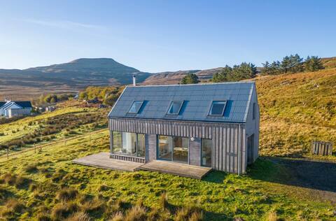 Skye eco house fab location views lochs,mountains