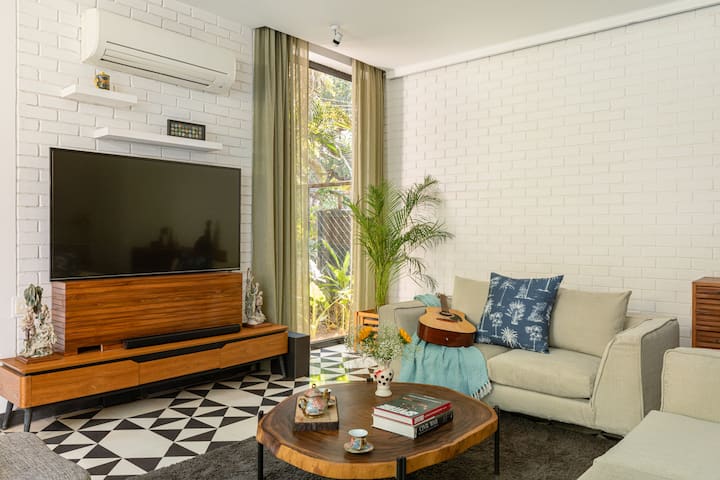 Living room image 6