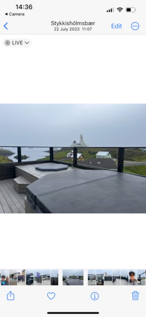 Modern 3-bedroom house with hot tub and great view