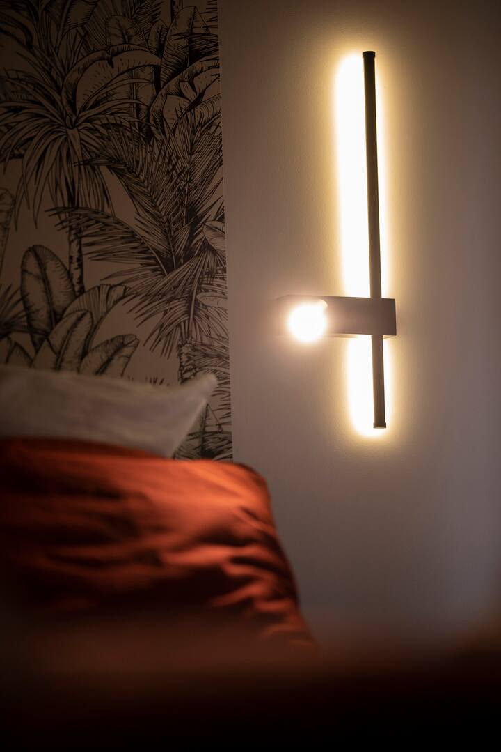 Chambre avec un lit "King size" en étage du gîte hibiscus - 5 personnes (2 chambres) - lit en 180x200