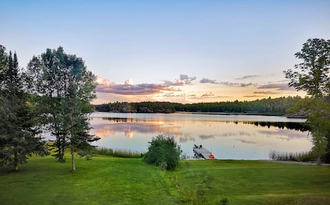 Blue Jays Paradise: Lake Front Cottage