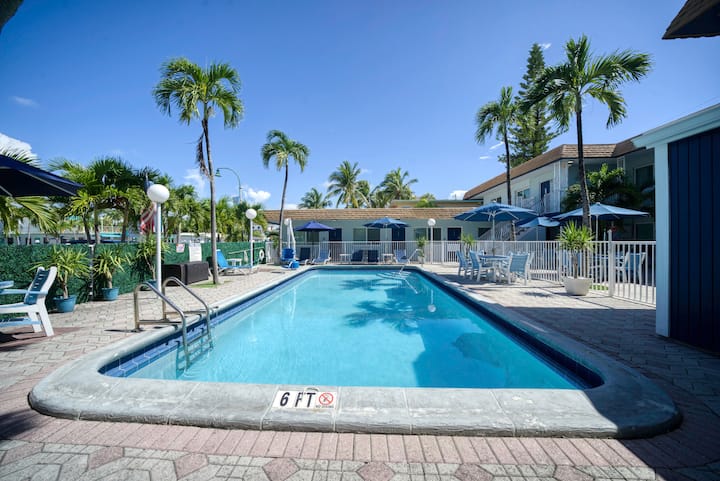 Spacious 1 Bdrm 2 Beds Apt 1 Block From The Beach - Fort Lauderdale, FL