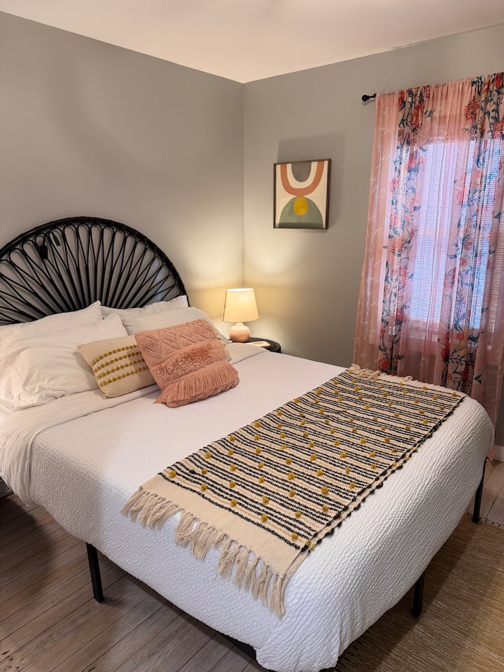 Soft cotton sheets, 4 comfortable pillows, stylish throws, an extra blanket, reading lamps, pegs for clothing, a bench for a suitcase, a small basket-style dresser, a full-length mirror, even blackout curtains if needed to cover window sheers.