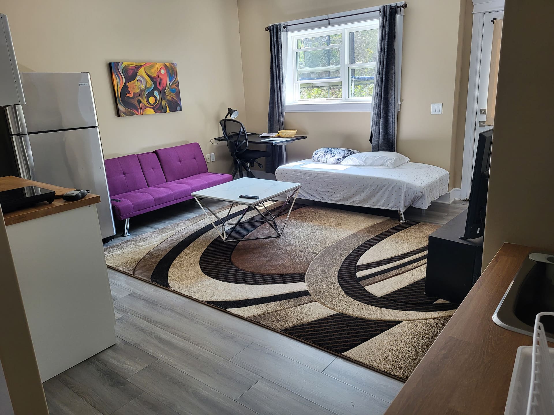 Private,Cozy, Spacious full of natural light Suite