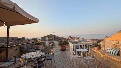 Modern Apt in the old town center of Tropea