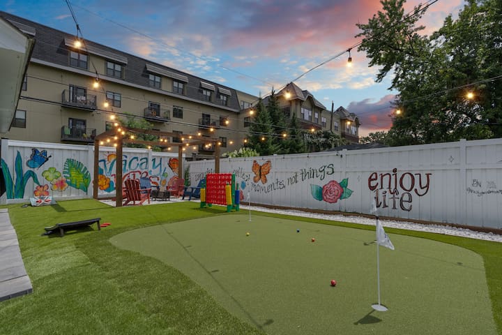 Hot Tub Theatre Sauna Arcade Games Gym Sleeps10 gallery image 4