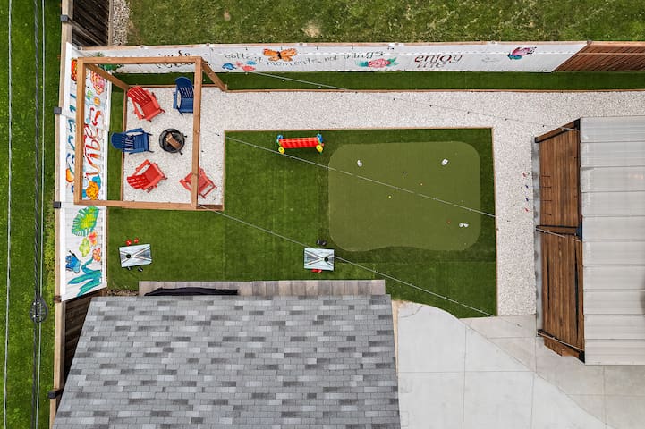 Hot Tub Theatre Sauna Arcade Games Gym Sleeps10 gallery image 3