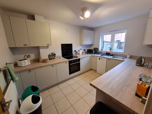 Hulme House. 10 min to Castlefield & Deansgate. gallery image 3