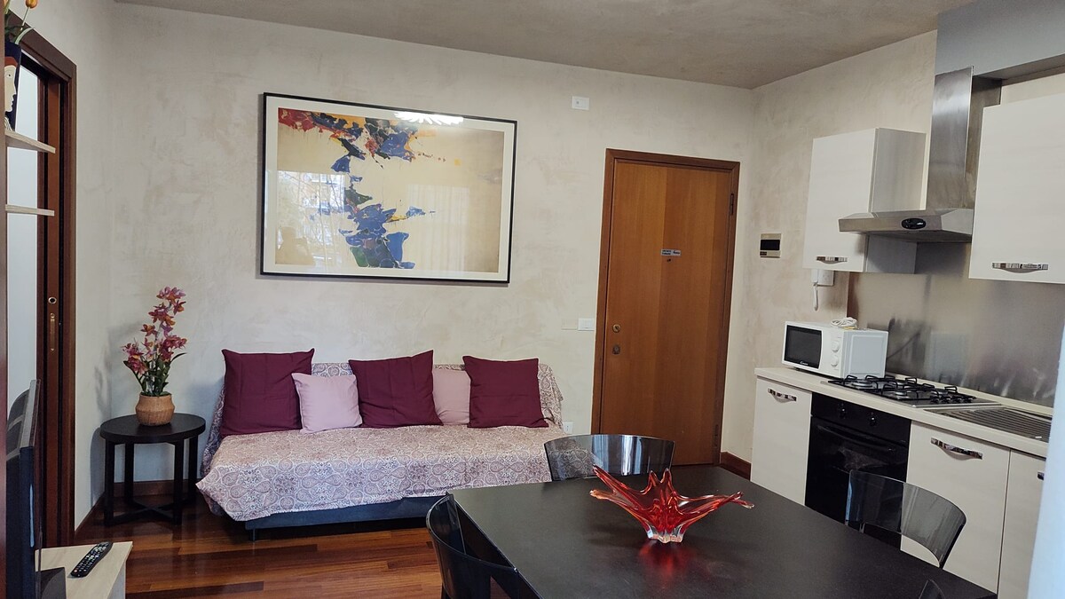 נוף אחר מהמטבח ופינת האוכל 