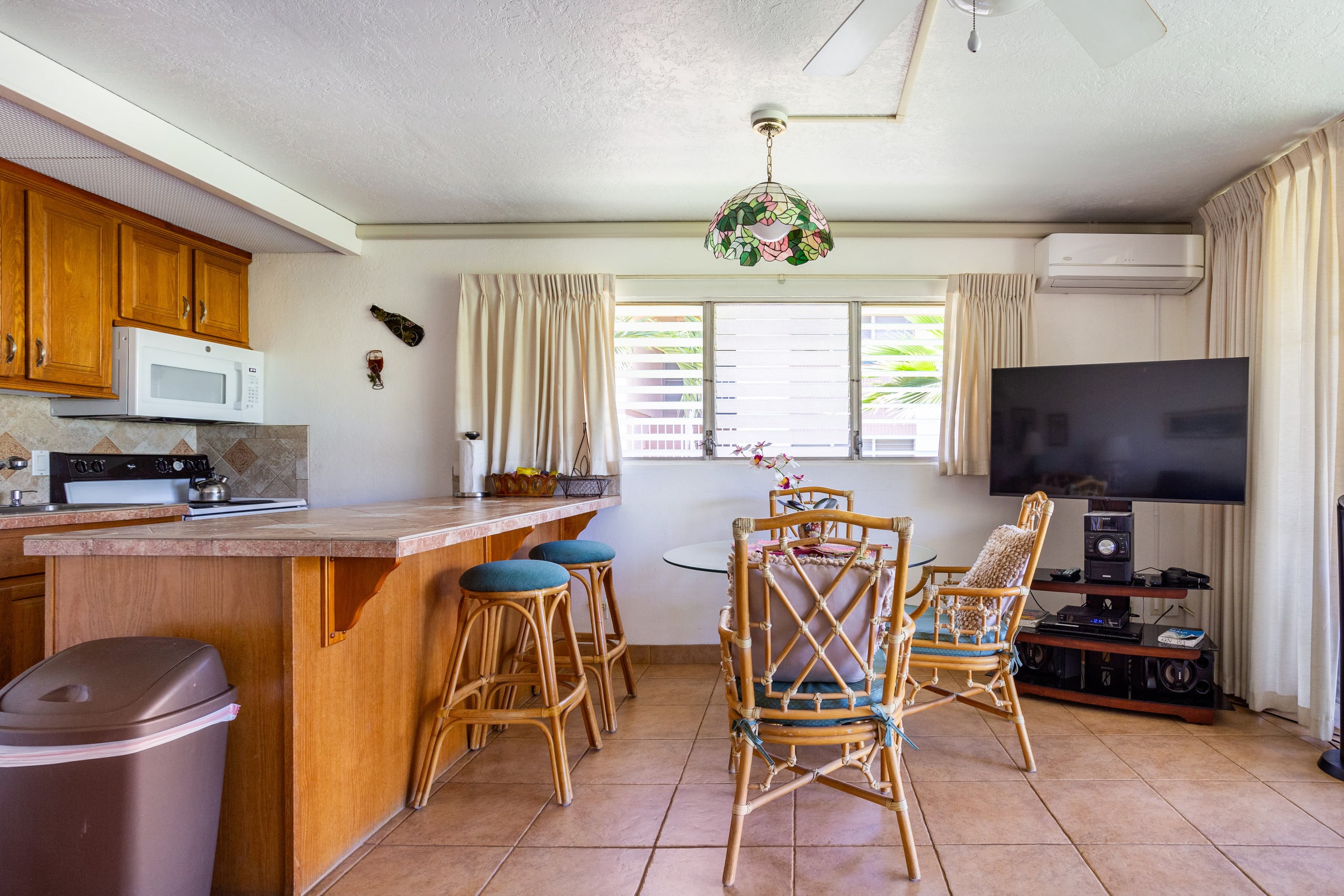 Maui Condo across fm Kam 2 in HOTEL Zoned Resort - Image 17
