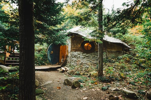Hobbit House – Private Spa & Fairytale Stay