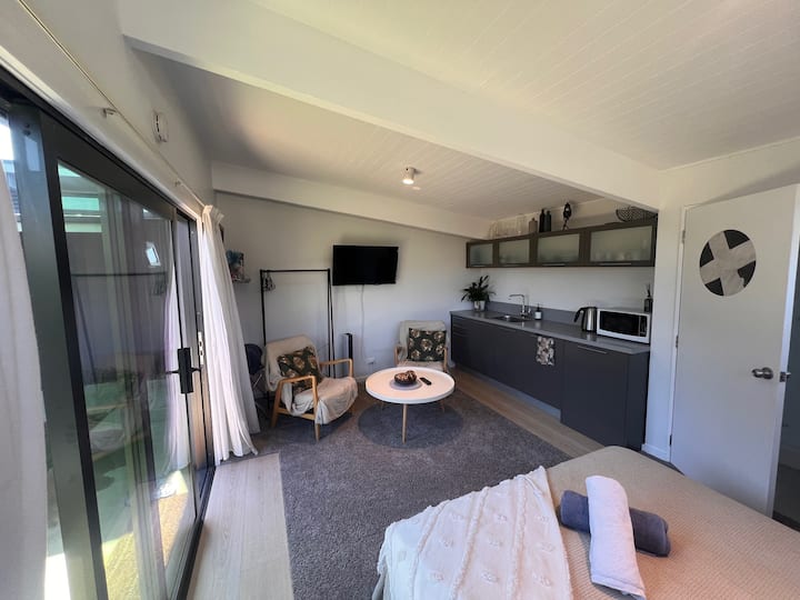 South Face Studio - 1 Bed Self Contained Unit - Wanaka