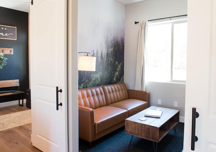 Საბავშვო გასართობი სივრცე, მათ შორის, ტელევიზორი