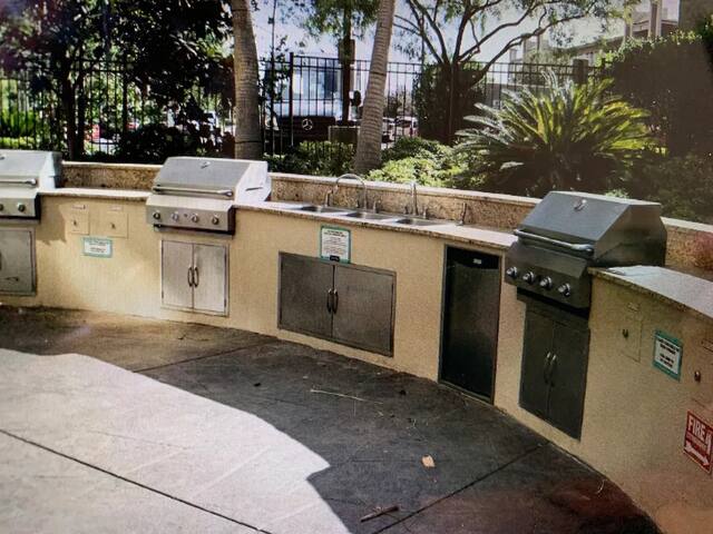 Tahiti Village 2BR – Lazy River, Pool, Balcony gallery image 5