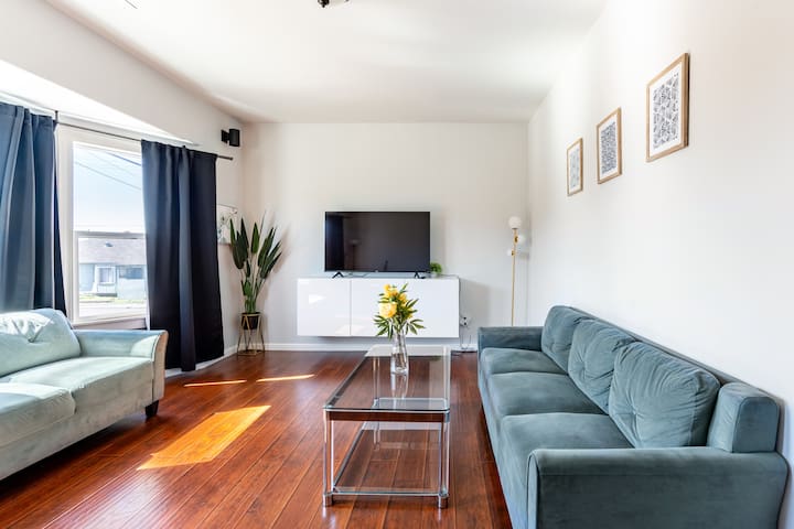 992 – New 4B2B Upper Unit with Deck near FWY & UCB