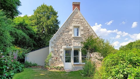 Small charming house 2 steps from the Mayenne