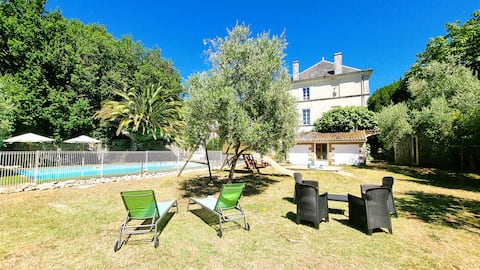 8 bedroom Chateau, private pool 10 min to beach