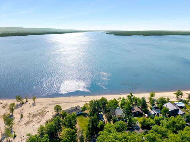 The Sandy Bottoms: Constance Bay Beach House gallery image 2