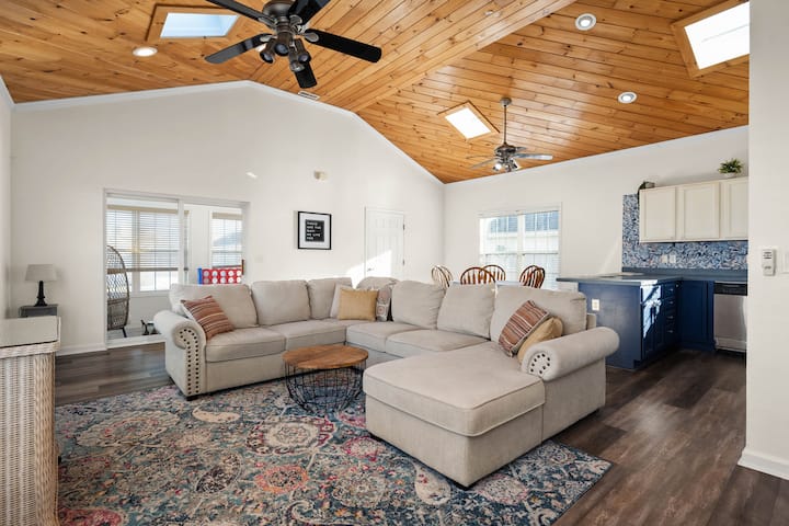 Family Beach House -Games, Pools & Mini Golf - Ocean City, MD