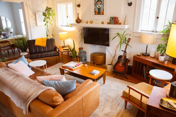 Cozy 3-bedroom House With High Ceilings. - Atlanta, GA