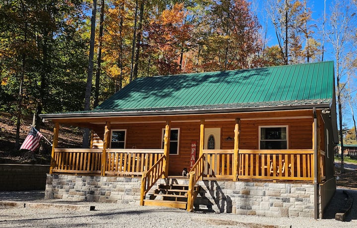 Cabin w/boat parking 5 mins to State Park & golf