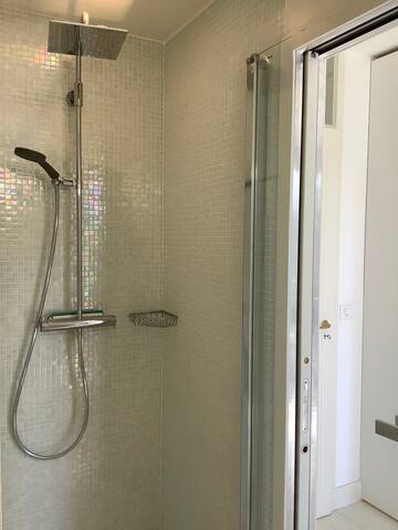 Luxury furnished 4 bedroom apartement from 10 N gallery image 5