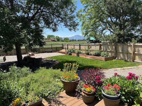 Spacious & Private Boulder Retreat w/Mountain View