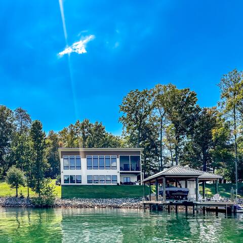 The StarBird: Waterfront with BIG views!