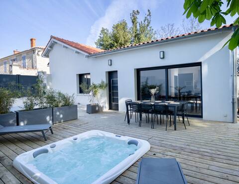 House with Jacuzzi and Clim in Lagord