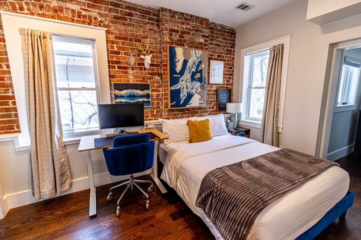 9Bed-6Bath Easy Checkout+Stocked+Walkable! gallery image 2