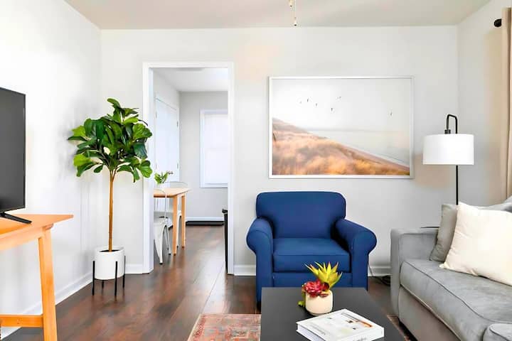 Birmingham Retreat For Families & Groups: Sleeps 8 - Birmingham, AL