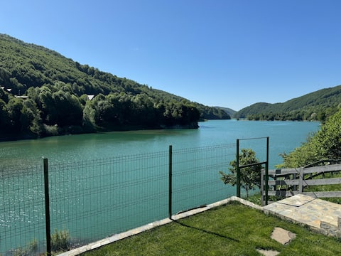 Doftana Lake House